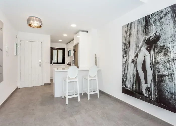 By Riva - Beautiful 1 Bedroom Chic In Banus Gardens *