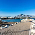 By Riva - Beautiful 1 Bedroom Chic In Banus Gardens Daire