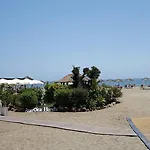 By Riva - Beautiful 1 Bedroom Chic In Banus Gardens Daire